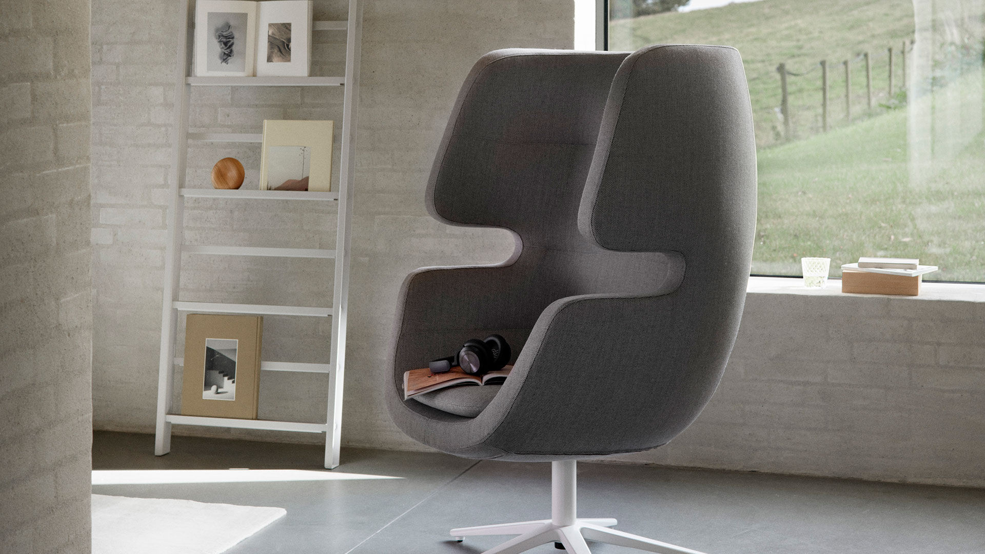 MOAI Swivel Chair